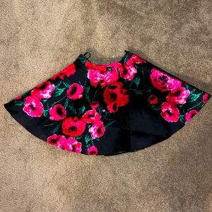 Semi formal mini skirt with pockets. Worn 1 time